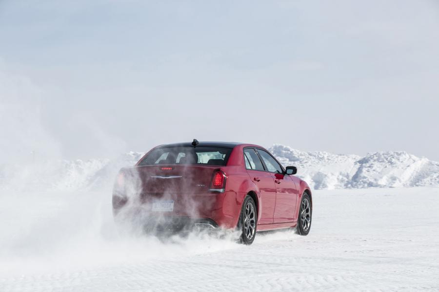  Chrysler 300S AWD 2015 года  (фото 4 из 6)